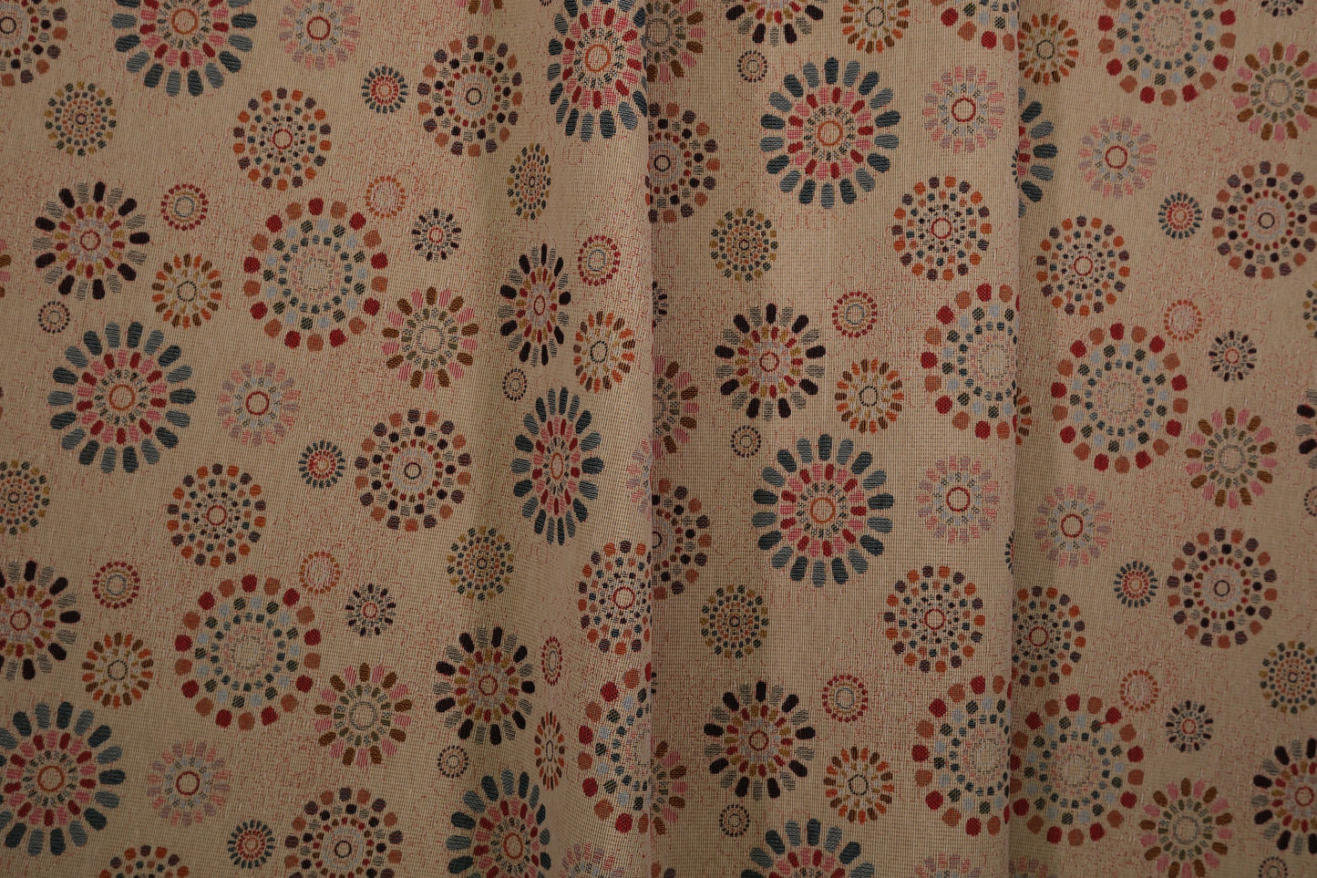 Retro-Kreismuster Polsterstoff – langlebig und dekorativ