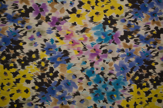 Detailansicht abstrakter Viskosestoff in kräftigen Farben