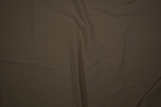 Rip Jersey in Braun mit feiner Rippstruktur - Detailaufnahme der Stoffstruktur