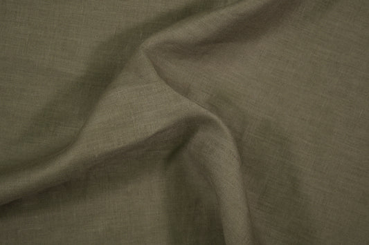 Olivfarbener Leinenstoff – Detailaufnahme der Stoffstruktur