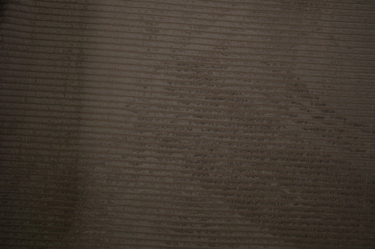 Cord Möbelstoff in Taupe mit weicher Rippenstruktur Detailaufnahme der Stoffstruktur