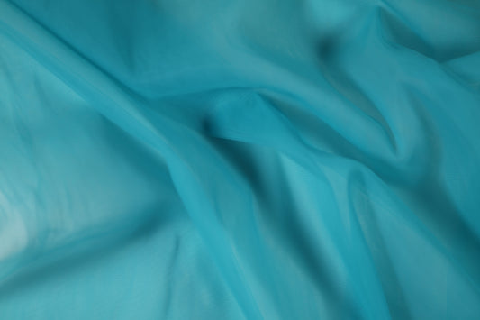 Leichter Tüll in Türkis – perfekt für kreative Projekte