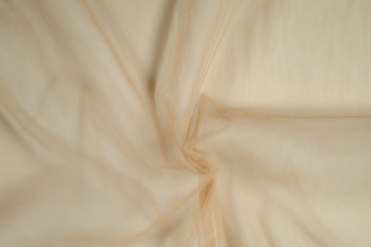 Hellbrauner Tüll – ideal für Dekoration und Schleier