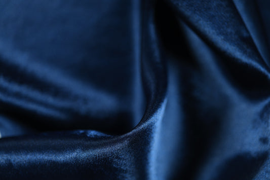 Marineblauer Satin Stoff fĂŒr festliche Kleidung