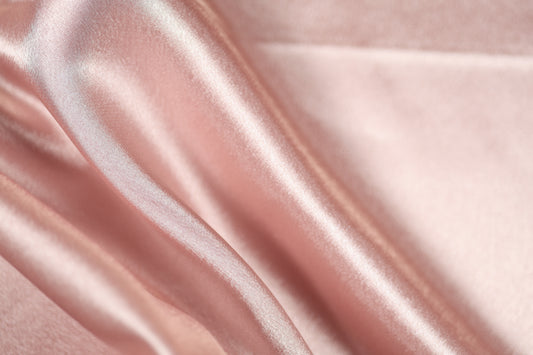 Satin Stoff in romantischem Altrosa