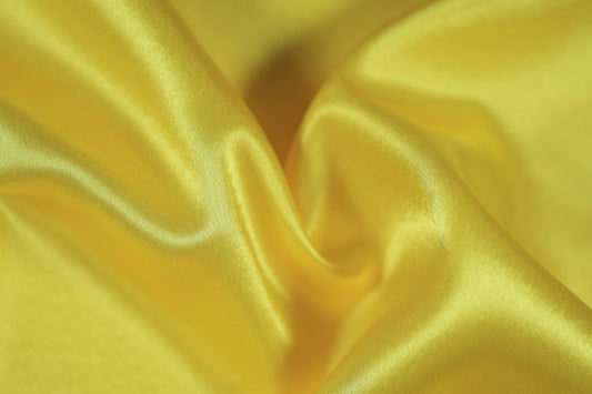 Leuchtender gelber Satin Stoff fĂŒr Dekoration & Mode