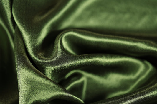 OlivgrĂŒner Satin Stoff fĂŒr Blusen & Deko