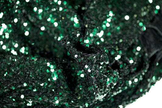 Schimmernder Stoff in Smaragdgrün – ideal für Kleider und Bühnenoutfits
