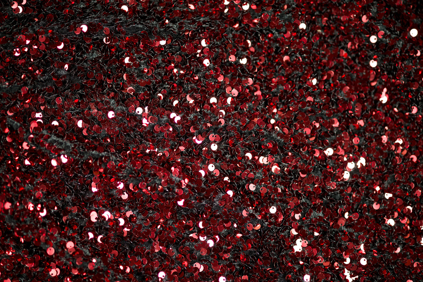 Auffälliger roter Paillettenstoff – perfekt für Showkleidung und Deko