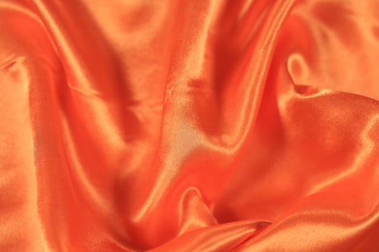 Satinstoff in Mandarine â warm, krĂ€ftig und edel