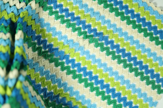 Hochwertiger Spitzenstoff in Türkis – ideal für festliche Anlässe