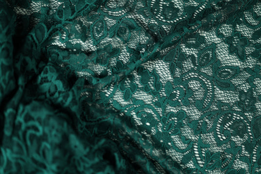 Hochwertiger Spitzenstoff in Tannengrün – ideal für festliche Anlässe