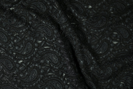 Hochwertiger Spitzenstoff in Schwarz – ideal für festliche Anlässe