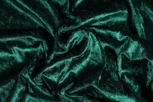 Tiefgrüner Samtstoff mit Schimmer – ideal für elegante Projekte