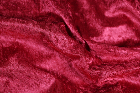 Kirschroter Pannesamt – kräftiger Glanzstoff