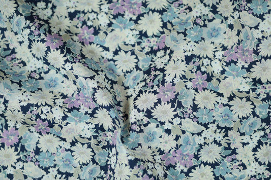 Florales Design auf Baumwollstretch – ideal für Dekoration und Kleidung