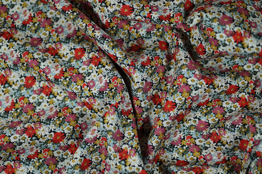 Baumwollstretch – Florale Vielfalt in Rot, Senf & Weiß – angenehm, flexibel und hochwertig verarbeitet