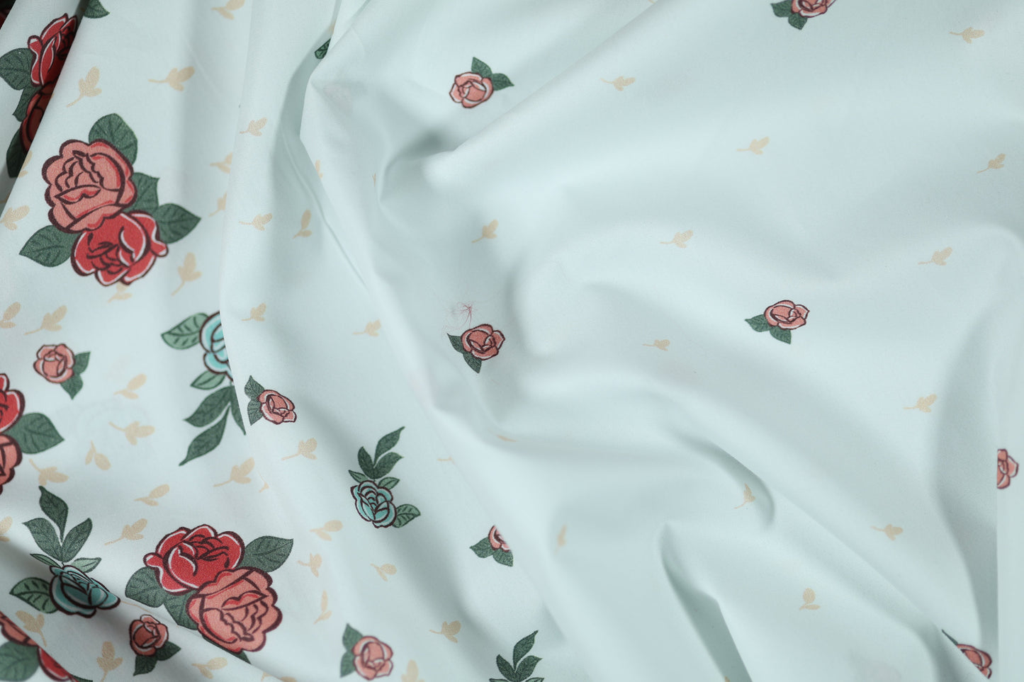 Bunter Baumwollstoff – ideal für kreative Projekte und stilvolle Outfits