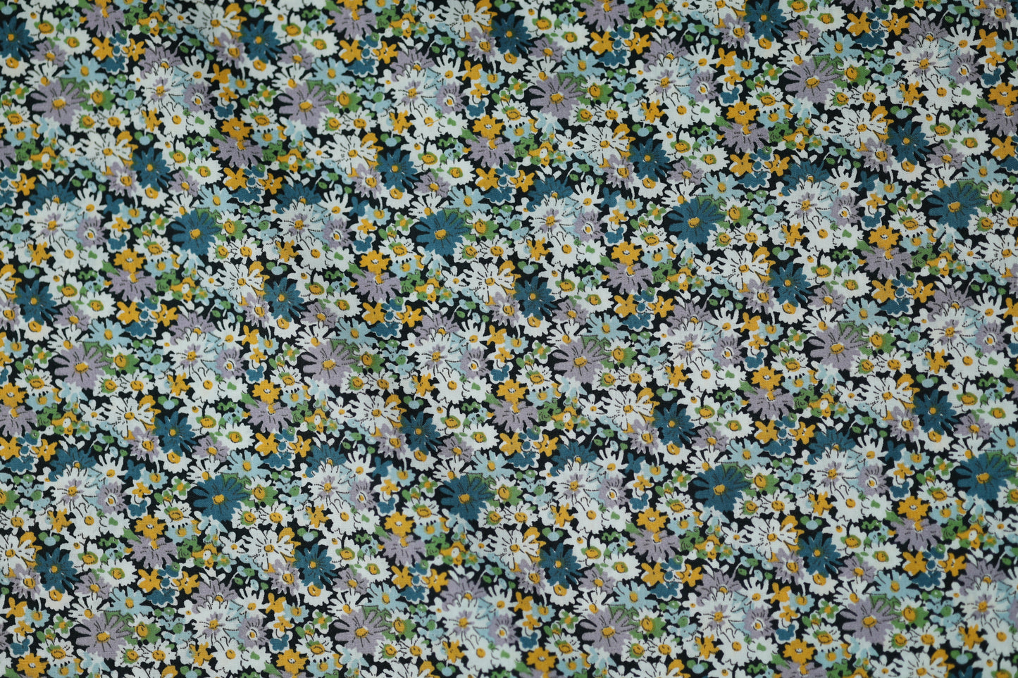Baumwoll Stretch mit floralen Mustern – ideal für Sommerkleidung und Accessoires