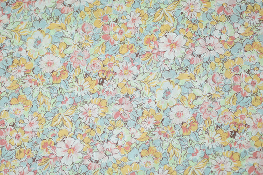 Hochwertiger Stretchstoff mit Blumenmuster in Frühlingspastell – perfekt für Nähen und Design