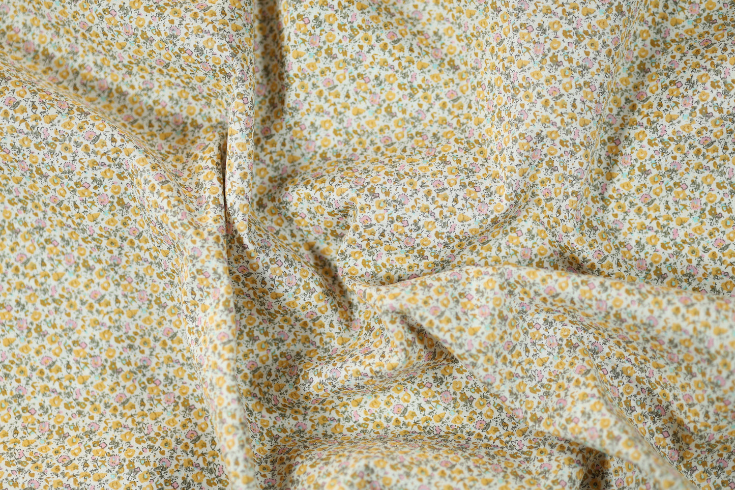 Elastischer Baumwollstoff in Goldene Wiesenblumen mit romantischem Blumendruck