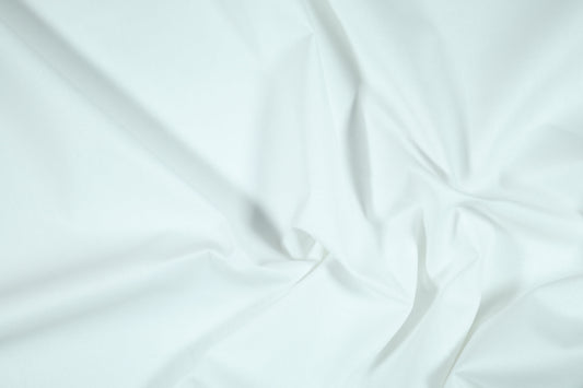 Einfarbiger Baumwollstoff in Weiß – ideal für Kleidung, Accessoires und Dekoration