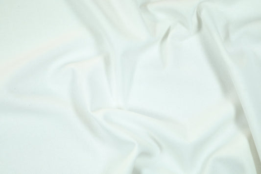 Leichter Sommerstoff in WeiĂ