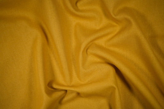 Modischer Stoff in Senfgelb