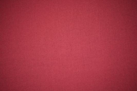 Eleganter Leinenstoff in Bordeaux â ideal fĂŒr feminine Bekleidung