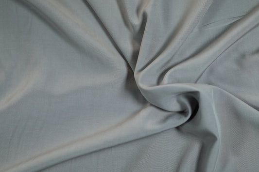 Leichter Viskosestoff in Silbergrau – ideal für luftige Sommermode oder kreative DIY-Projekte