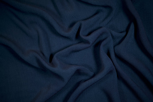 Krepp Viskose Stoff â Marineblau â stilvoll & luftig fĂŒr dein NĂ€hprojekt.