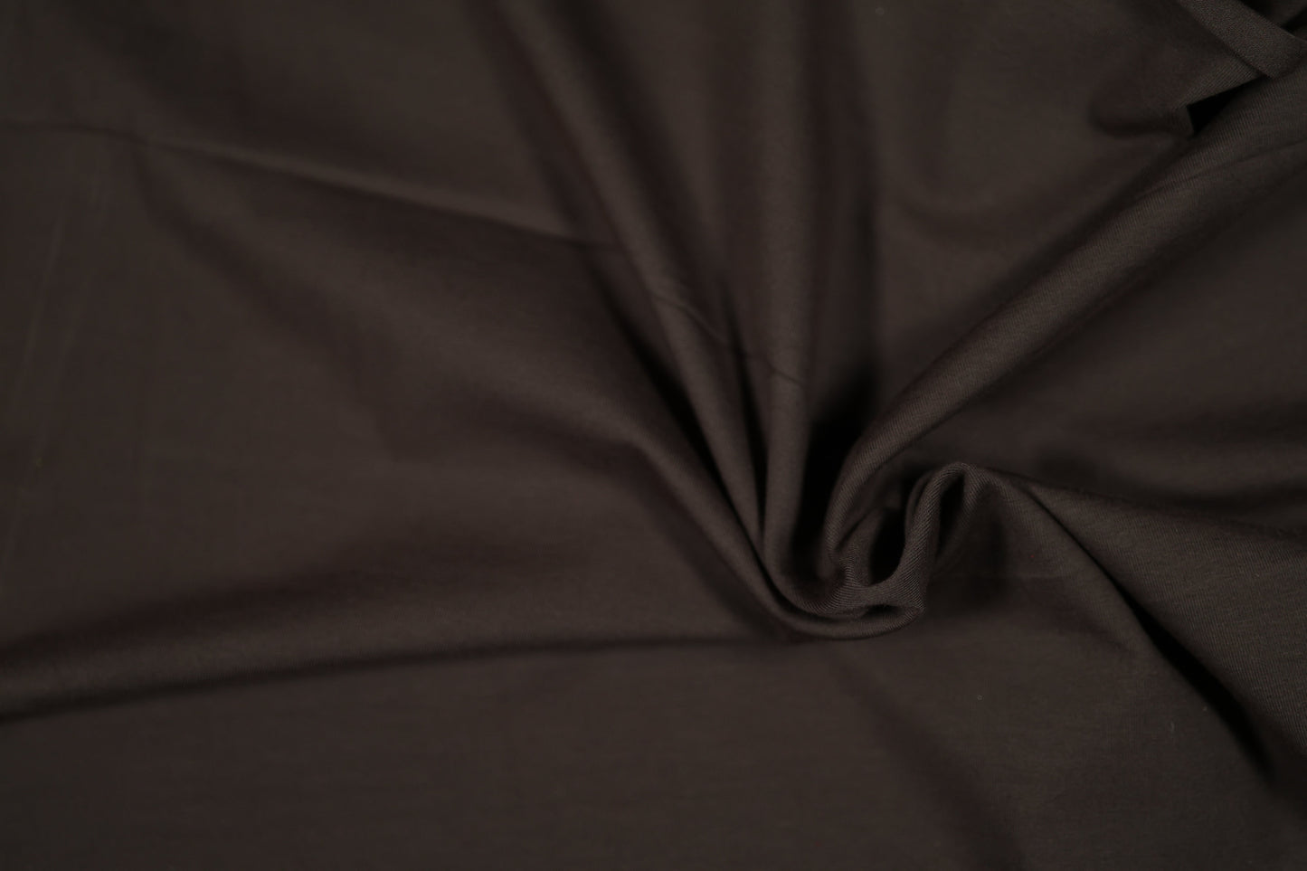 Elastischer Baumwolljersey in Dunkelbraun – hochwertiger Stoff für DIY-Projekte