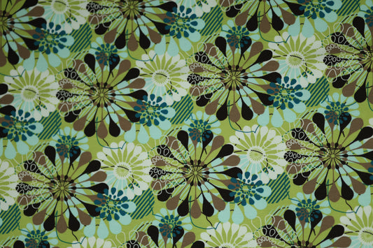 Grüner Kinderstoff mit Blumen – kreativ und lebendig.