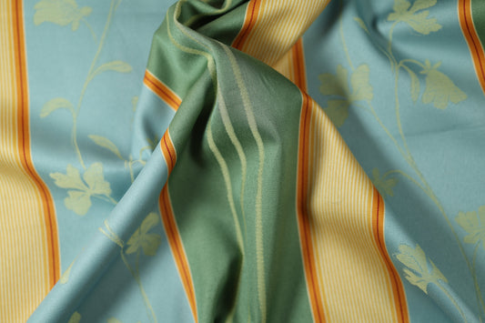 Leichter Stoff mit Frischeeffekt durch Türkis und Gelb