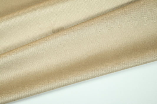 Cremefarbener Stoff – bringt Helligkeit in den Raum