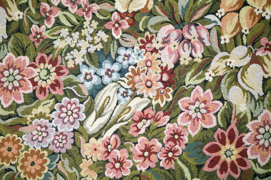Robuster Möbelstoff mit Muster: Romantische Blütenpracht
