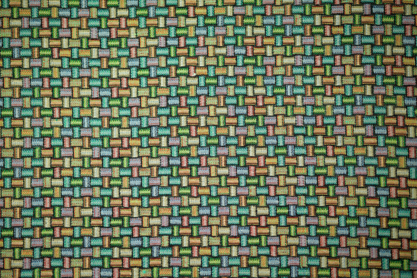 Bunter Möbelstoff mit gewebtem Muster in Multicolor-Farbkombination – perfekt für moderne Polsterprojekte