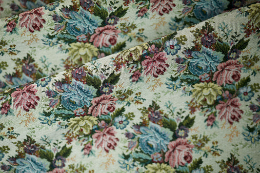 Detailansicht von Möbelstoff – Vintage Rosenmuster Pastell – fein gewebt