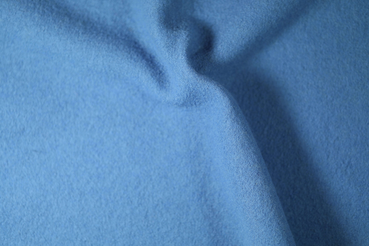 Wollstoff in Eisblau – weich und modern für kreative Projekte