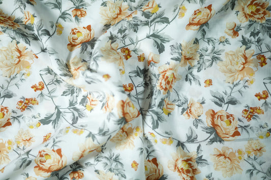 Viskosestoff â Vintage-Rosen in Apricot & Grau â Viskosestoff mit Blumenmuster â weich und ideal fĂŒr sommerliche Kleidung â Stoffstruktur im Nahaufnahme