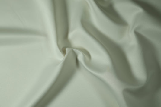 Feiner Damaststoff in Elfenbein für elegante Tischdekorationen