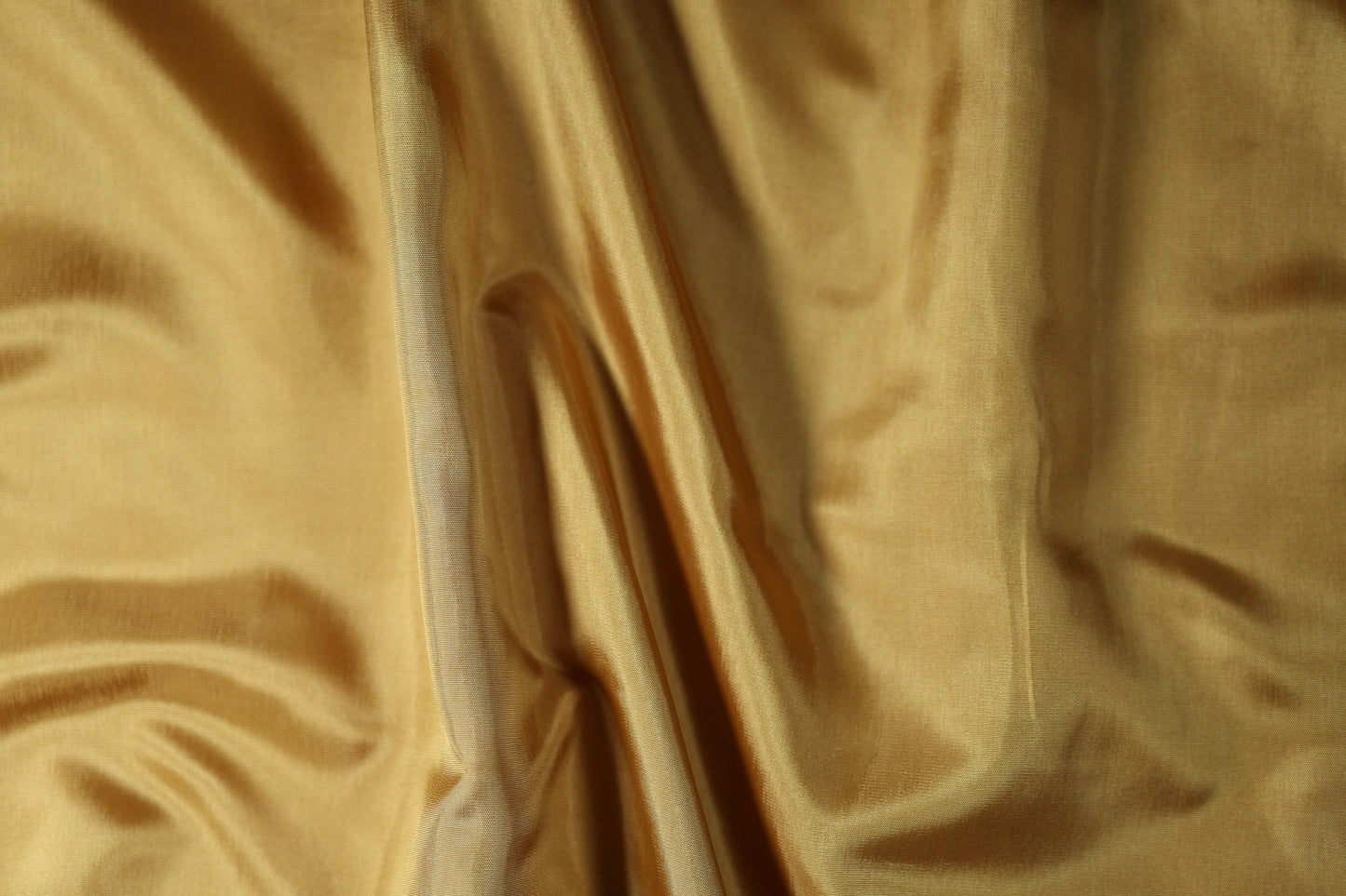 Futtertaft in Goldbraun mit edlem Glanz