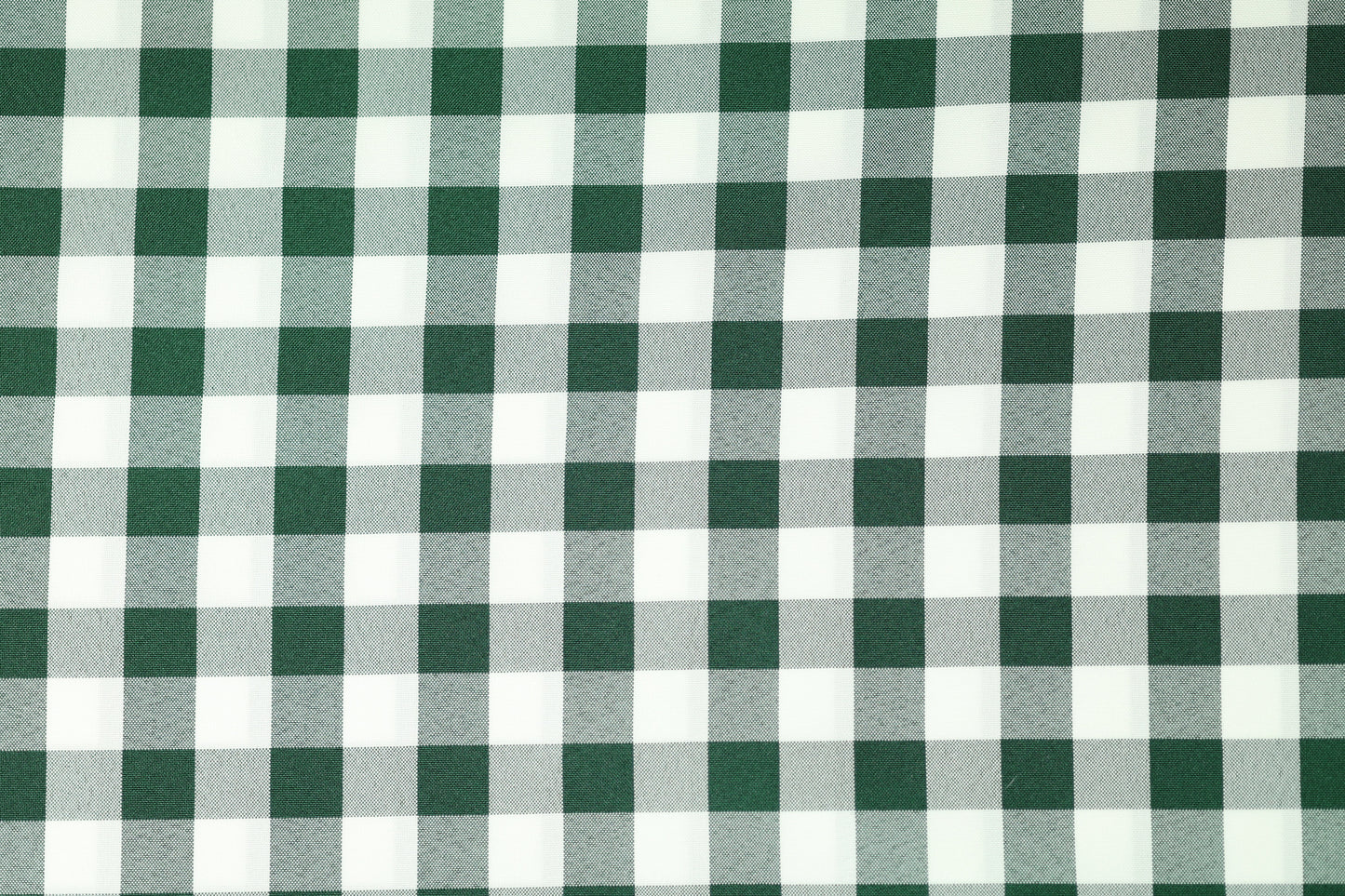 Detailansicht von Polyester Krierte – Grasgrün Karo – edle Optik in Grasgrün