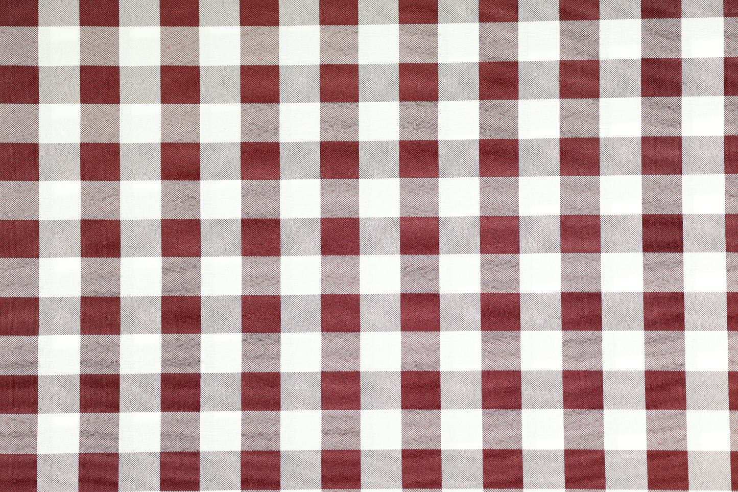 Detailansicht von Polyester Krierte – Bordeaux Karo – edle Optik in Bordeaux