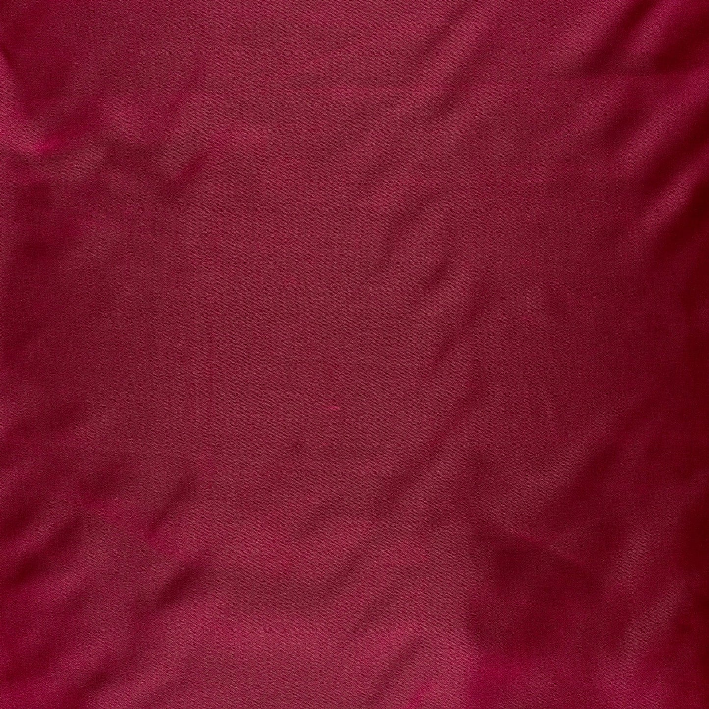 Satin Stoff Bordeauxrot – Detail