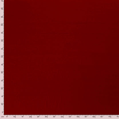 Satin Stretch Stoff Dunkelrot – Nahaufnahme