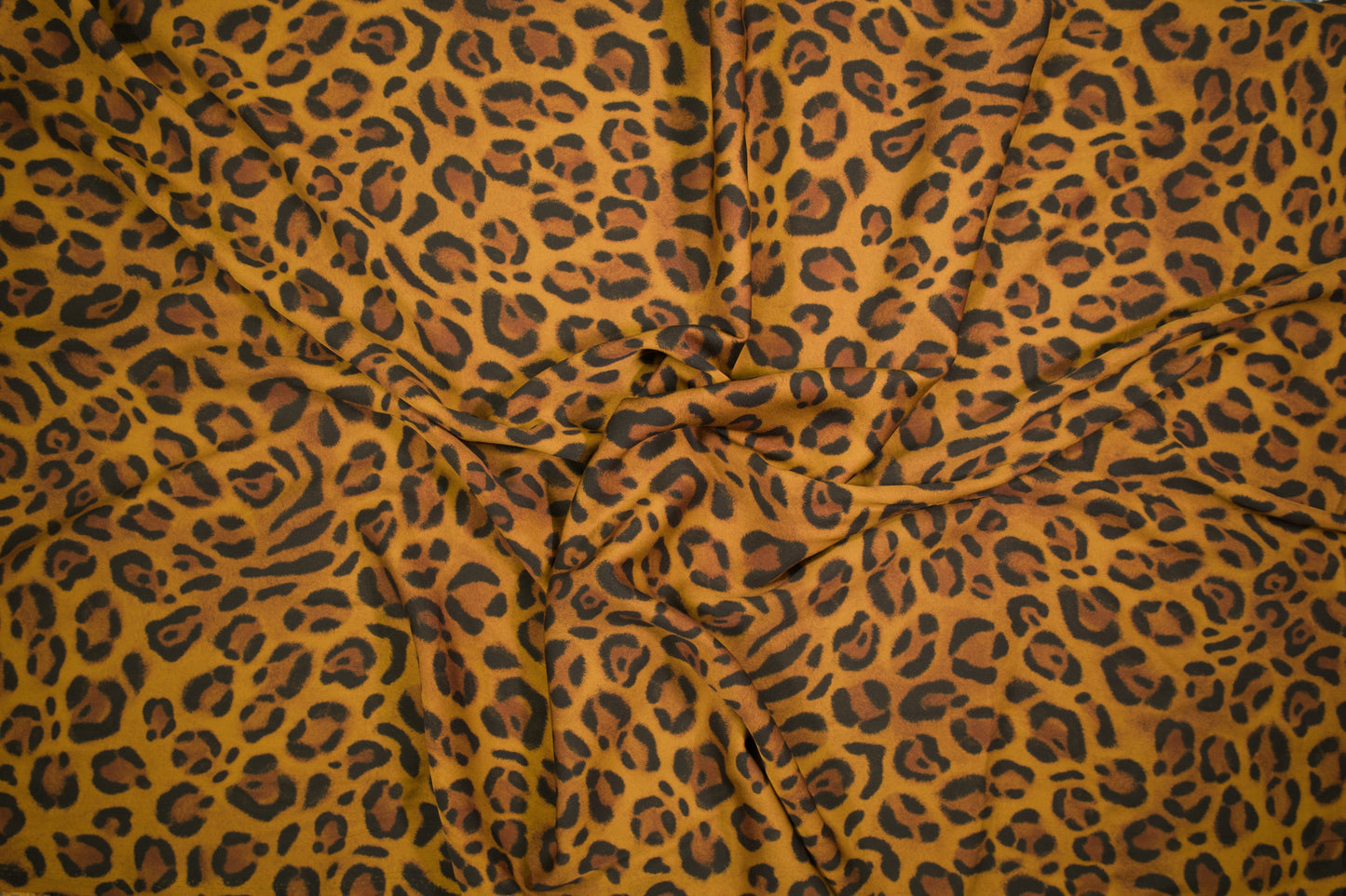 Satin Viskose Stoff mit klassischem Leopardenmuster in Senfgelb und Braun