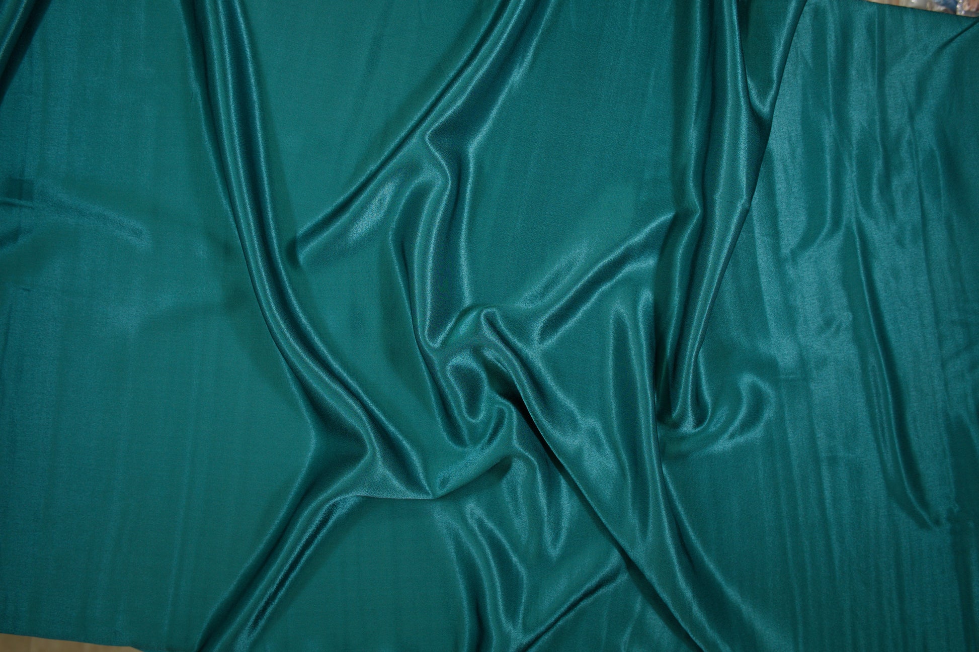 Glänzender Viskose-Satin in Petrol für elegante Nähprojekte