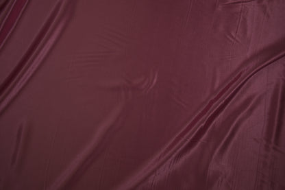 Satin Viskose uni Bordeaux – bordeauxroter, glänzender Kleidungsstoff