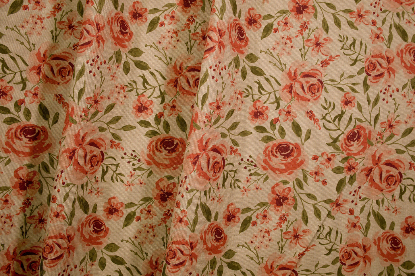 Rosen-Dekostoff aus Baumwollmischung – aufgelegt